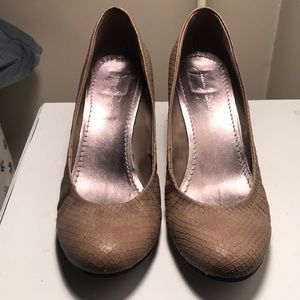 Leather wedges in snakeskin style